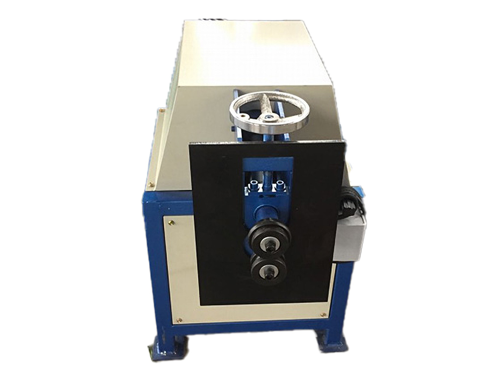 Tennying and wiring machine 